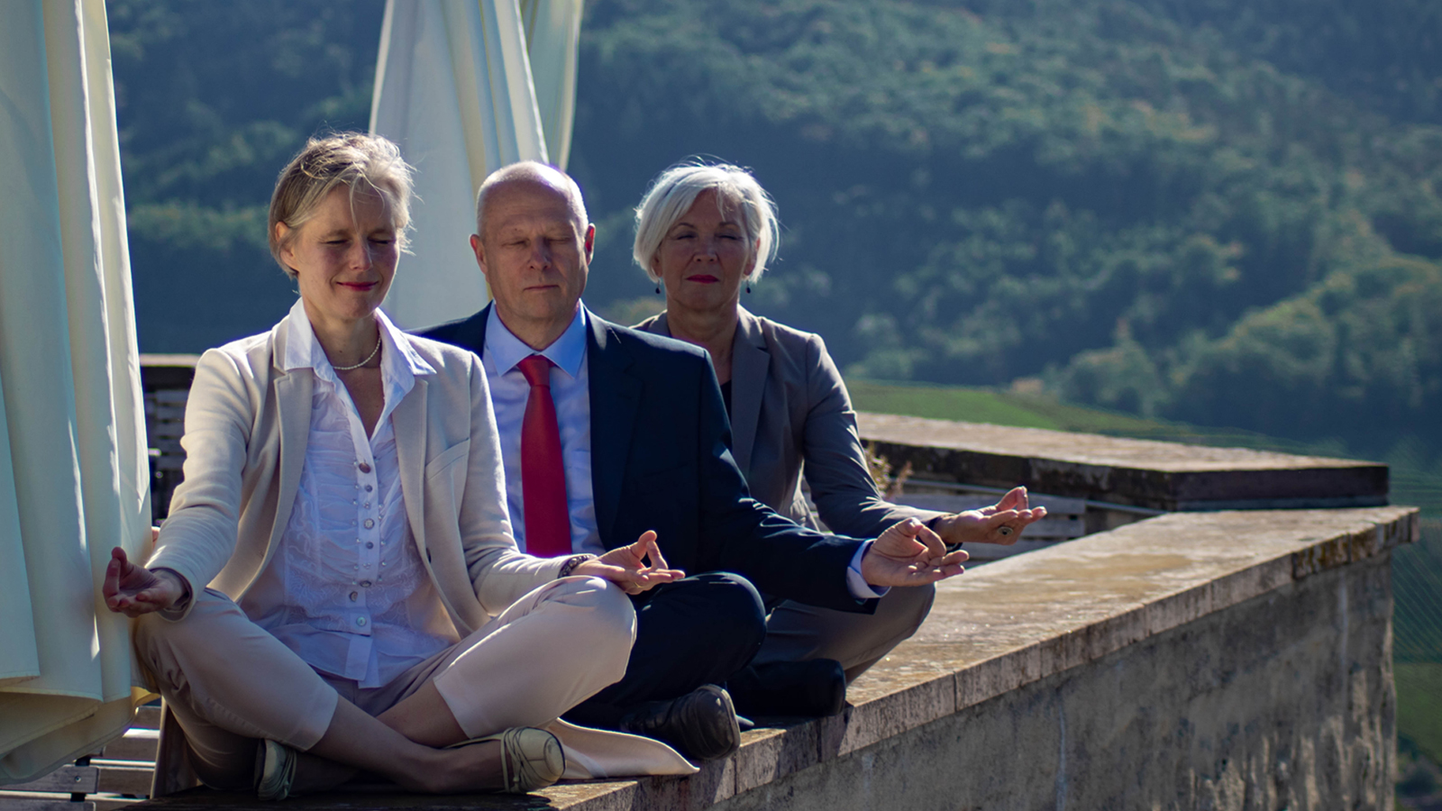 Person in Meditation – Sinnbild für Achtsamkeit und Businesscoaching